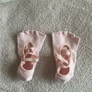 Half Toe Elle Grip Socks × 1
Ballet Pink / M (8.5-10.5)